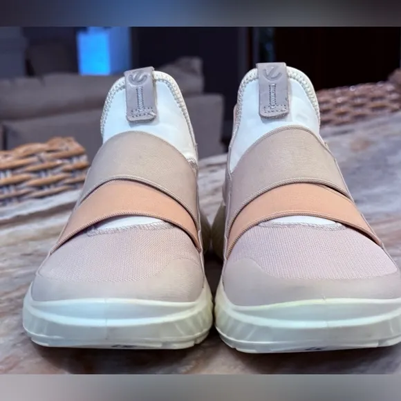 Women’s ECCO ST.1 Lite slip on sneaker- Size 37