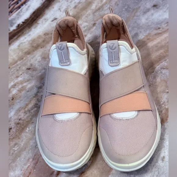 Women’s ECCO ST.1 Lite slip on sneaker- Size 37