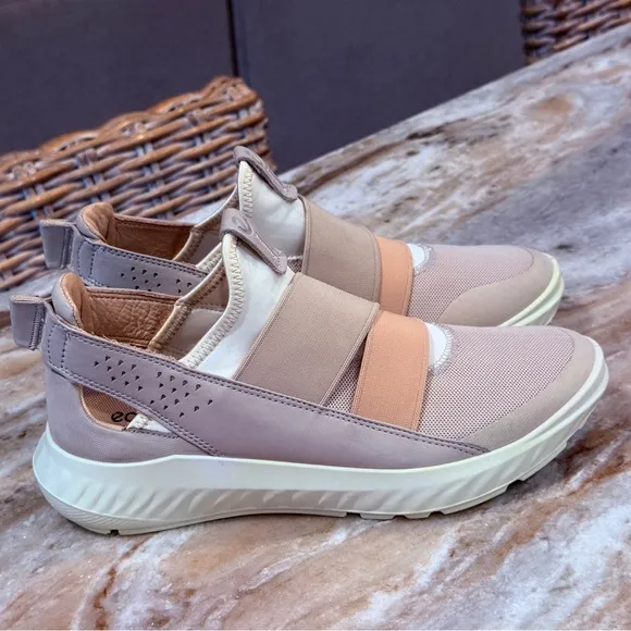 Women’s ECCO ST.1 Lite slip on sneaker- Size 37