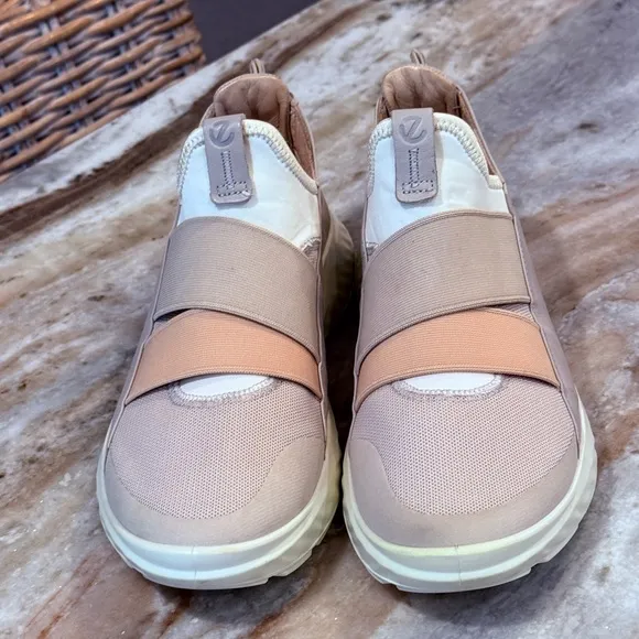 Women’s ECCO ST.1 Lite slip on sneaker- Size 37