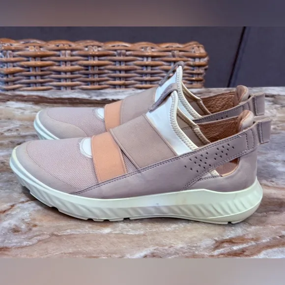 Women’s ECCO ST.1 Lite slip on sneaker- Size 37