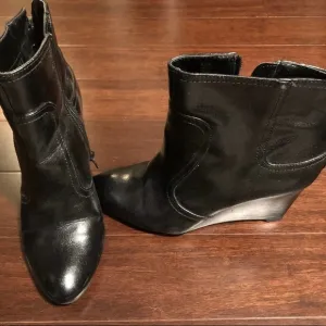 Women’s Nine West Wedge Boot Size 8.5