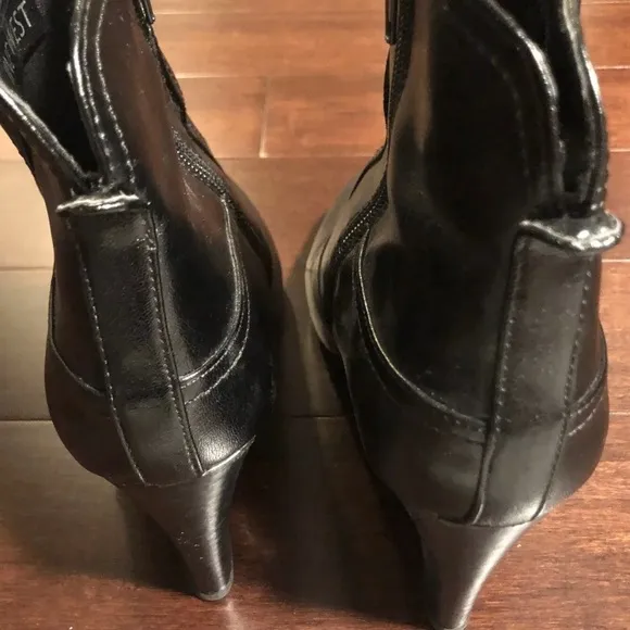 Women’s Nine West Wedge Boot Size 8.5