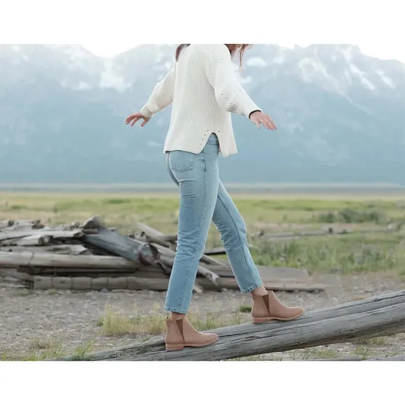 Women's Nisolo Leather Eva Chelsea Boots Size 7.5 Almond