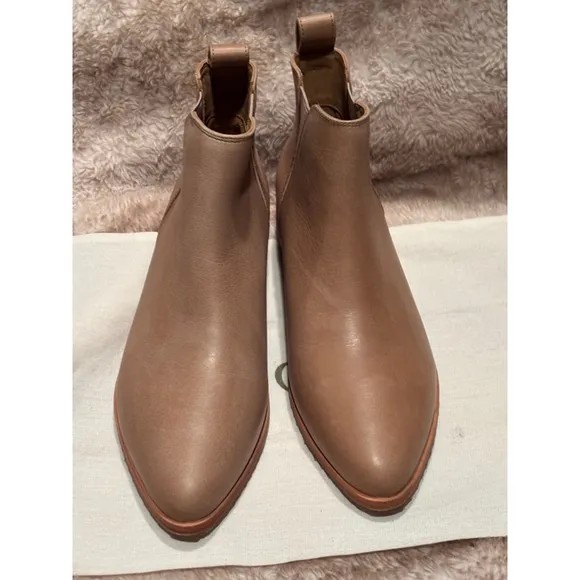 Women's Nisolo Leather Eva Chelsea Boots Size 7.5 Almond