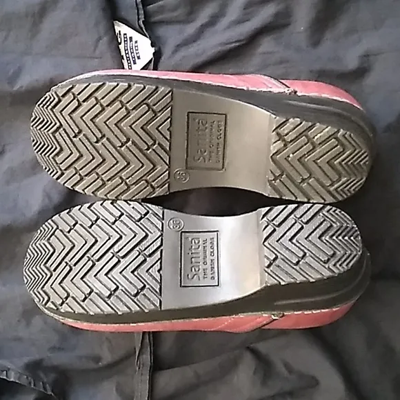 Women's Sanita metallic dusty rose clogs or nursing shoes size 36