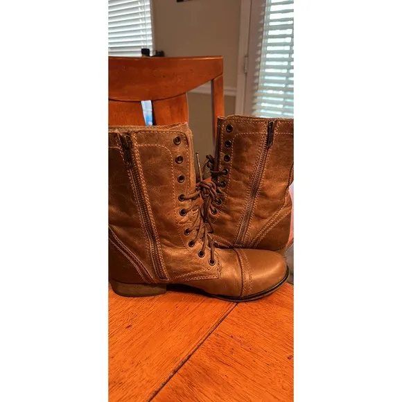 Womens Steve Madden Troopa Taupe Combat Boots  Size 7.5