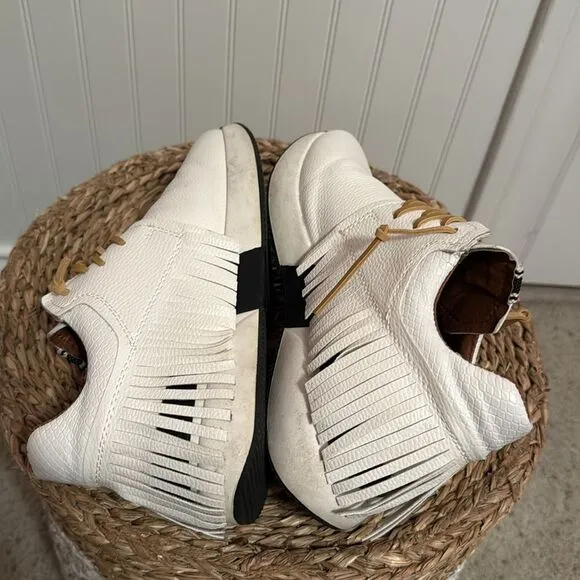 Women’s Sneakers- Shu Shop Pepa Fringed Sneaker White. Size 6