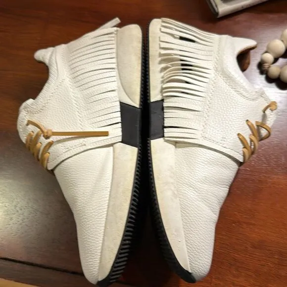 Women’s Sneakers- Shu Shop Pepa Fringed Sneaker White. Size 6