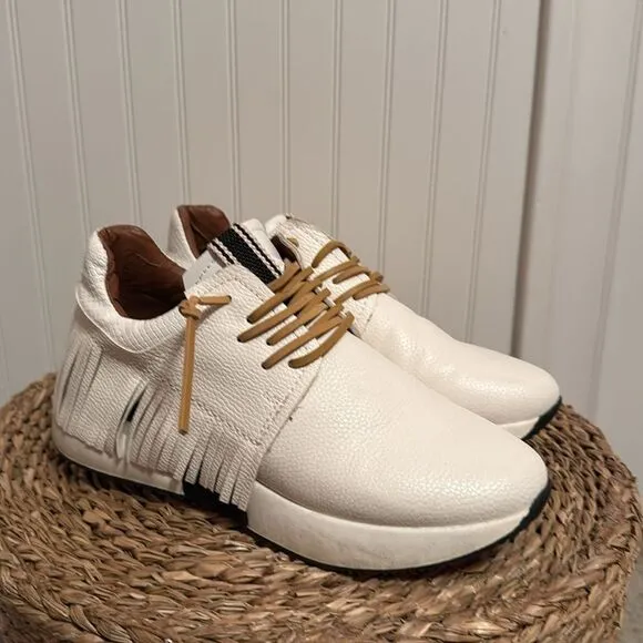 Women’s Sneakers- Shu Shop Pepa Fringed Sneaker White. Size 6