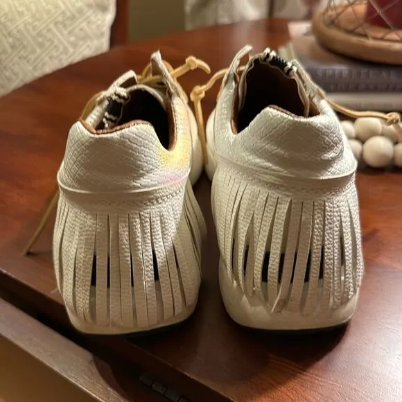 Women’s Sneakers- Shu Shop Pepa Fringed Sneaker White. Size 6
