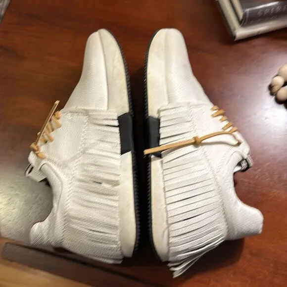 Women’s Sneakers- Shu Shop Pepa Fringed Sneaker White. Size 6