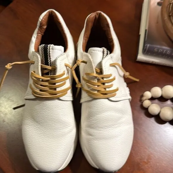 Women’s Sneakers- Shu Shop Pepa Fringed Sneaker White. Size 6
