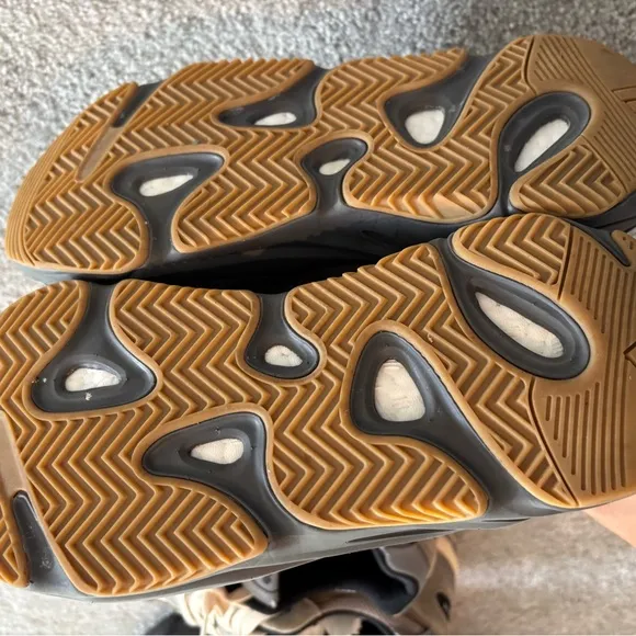 Yeezy 700 v2 tephra size 8 VNDS 100% authentic