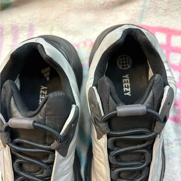 yeezy Boost 709 MNVN 'metallic'