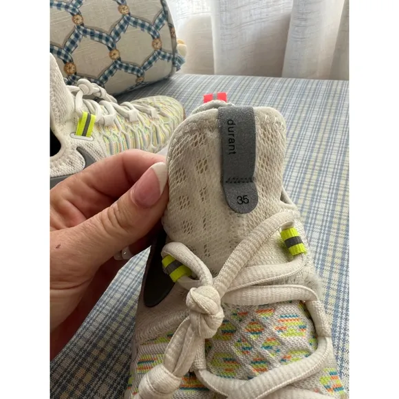 Youth Nike KD 9 Basketball Shoes Size 6Y White Multicolor