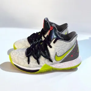 Youth Nike Kyrie 5GS Mamba Mentality Shoes Sneakers 5.5Y