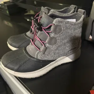 Youth Sorel Out and About boots