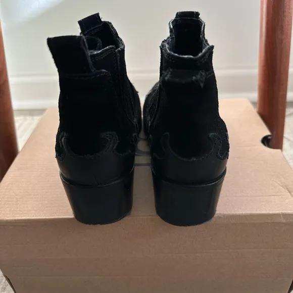 Zara western suede ankle boot