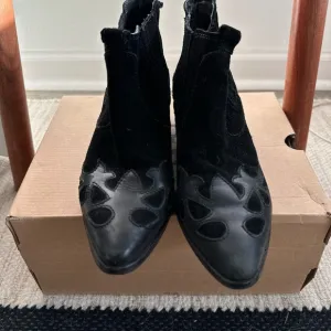 Zara western suede ankle boot